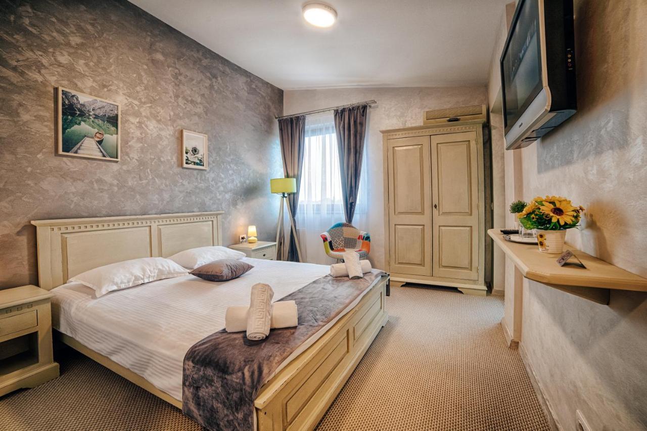 Casa Vatra Radauti Hostel Bagian luar foto