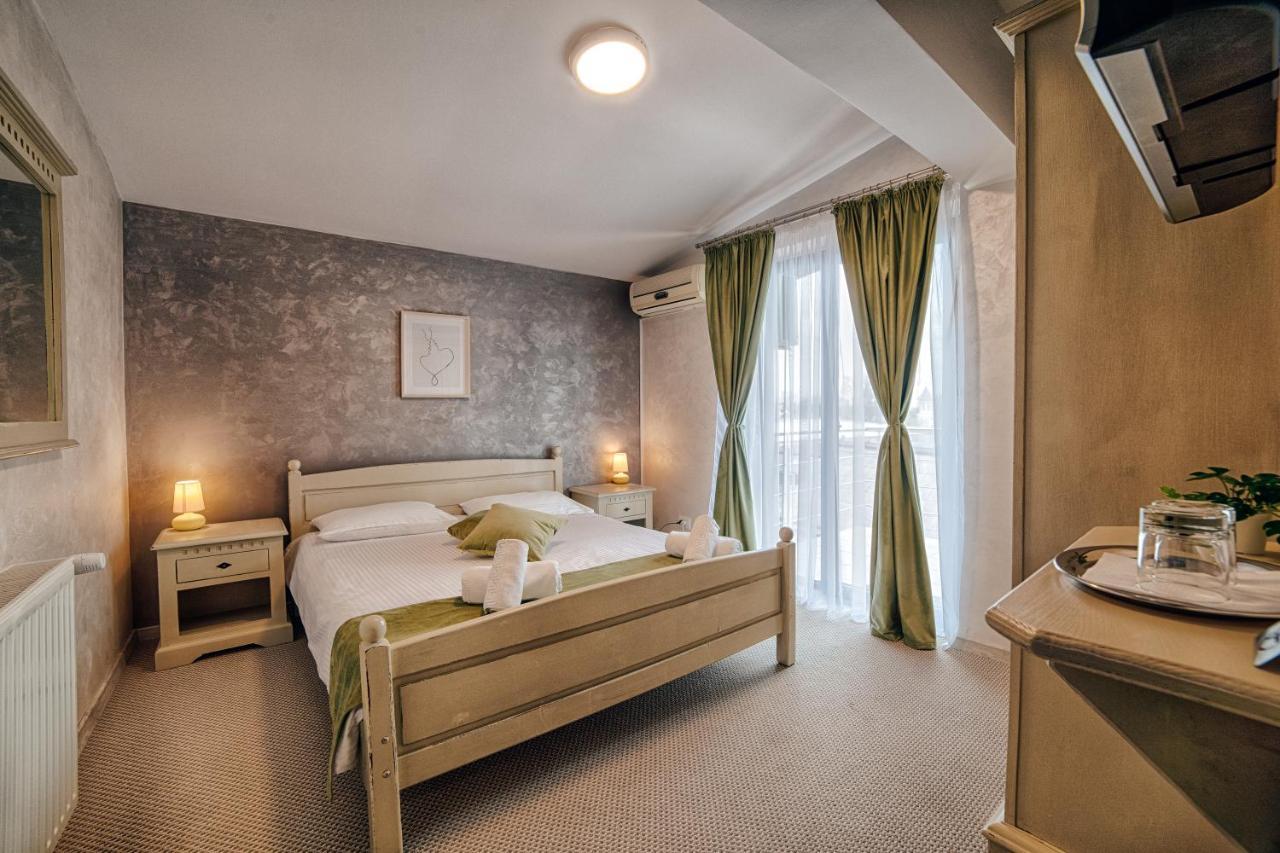 Casa Vatra Radauti Hostel Bagian luar foto