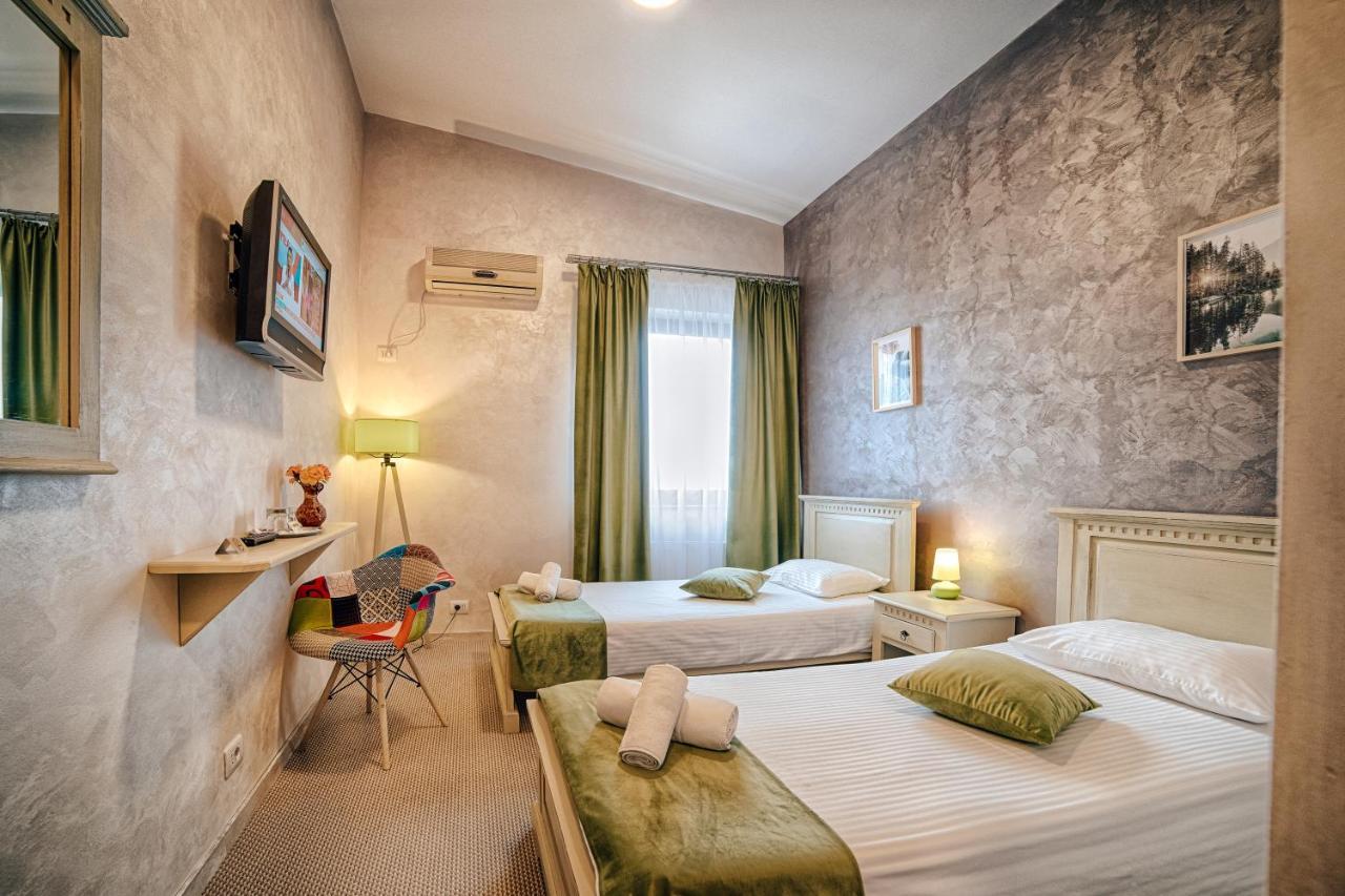 Casa Vatra Radauti Hostel Bagian luar foto
