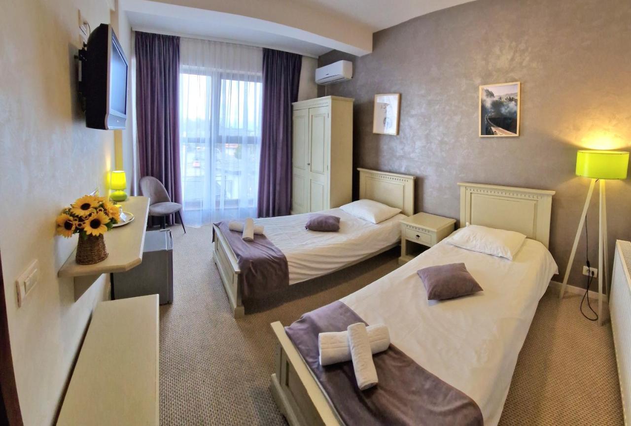 Casa Vatra Radauti Hostel Bagian luar foto